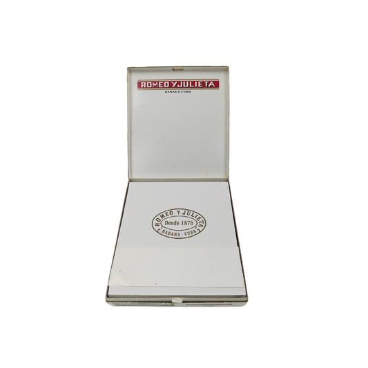 Cigarros importados de Cuba en empaque de lujo